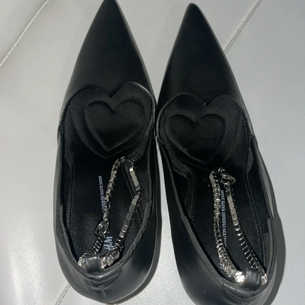 New H&M black Rhinestone Chain-detail Pumps size 38